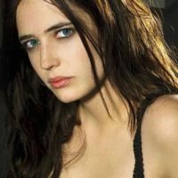 Pendatang Baru Jadi Gadis Bond Terbaru